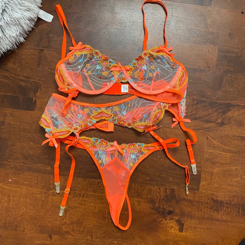 Orange 3 Piece Set 🍊 NEW